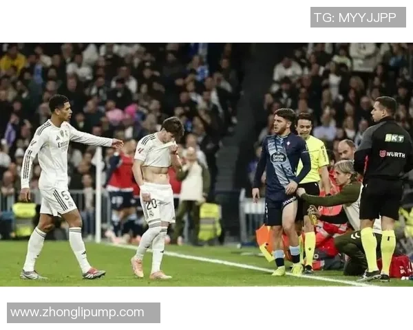 足总杯惊天冷门曼联狂胜皇马五球引发争议判罚全场沸腾